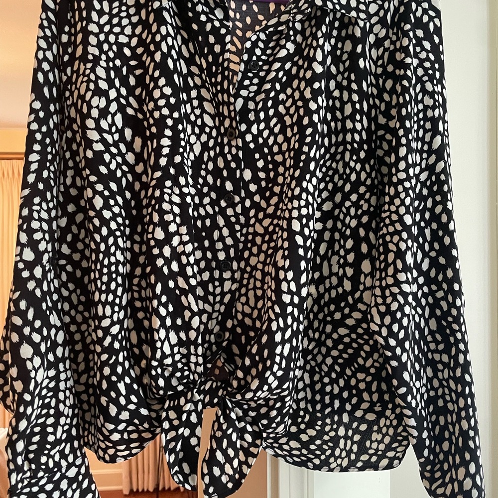 Vera Wang Black and White Abstract Blouse